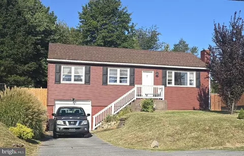 Exterior - 1041 N Mildred St, Ranson, WV 25438 photo 2 of 2