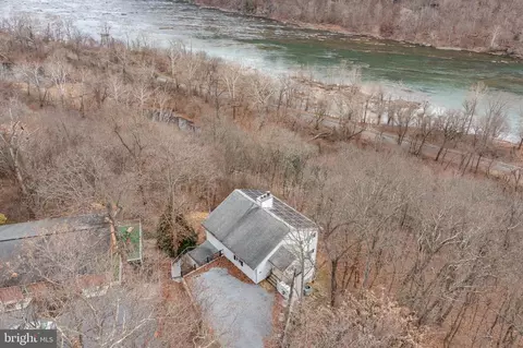 86 Old Strider Ln, Harpers Ferry, WV 25425