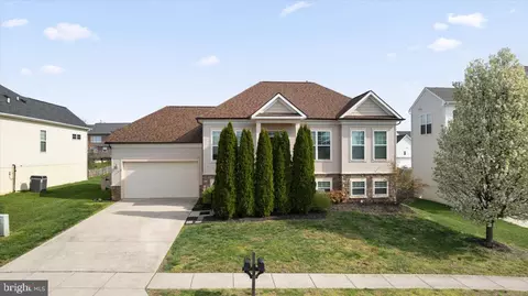 91 Burberry Ln, Charles Town, WV 25414