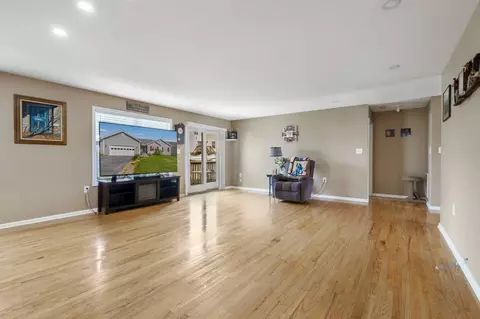 Living - 120 Peter Rabbit Dr, Ranson, WV 25438 photo 3 of 4