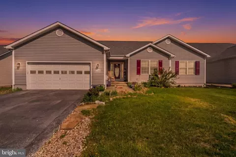 Exterior - 120 Peter Rabbit Dr, Ranson, WV 25438 photo 2 of 3