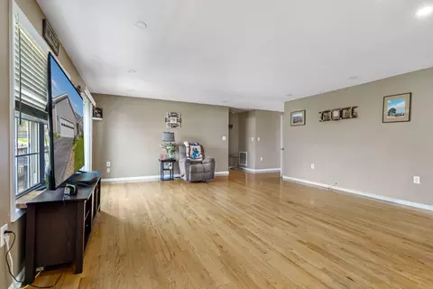 Living - 120 Peter Rabbit Dr, Ranson, WV 25438 photo 2 of 4