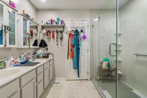 Bath - 120 Peter Rabbit Dr, Ranson, WV 25438 photo 3 of 5