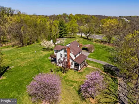 198 Henkle Moore Rd, Harpers Ferry, WV 25425