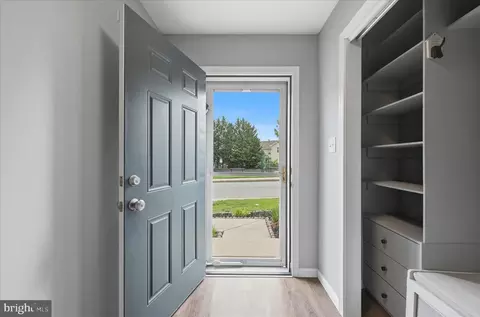 Entry Way - 45 Eldon Dr, Charles Town, WV 25414 photo 2 of 5