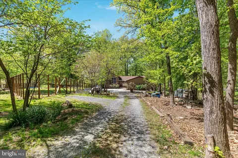 21 Chestnut Pl, Harpers Ferry, WV 25425