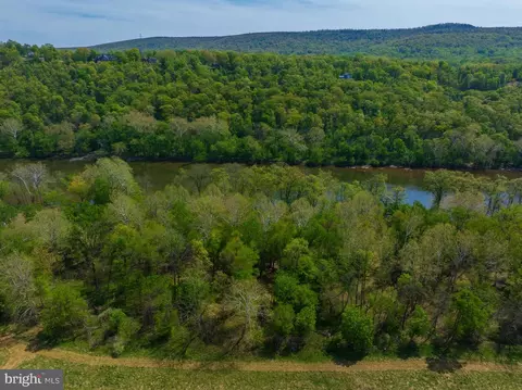 753 Seven Springs Rd, Charles Town, WV 25414