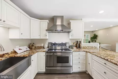 Kitchen - 603 Persimmon Ln, Shepherdstown, WV 25443 photo 4 of 4