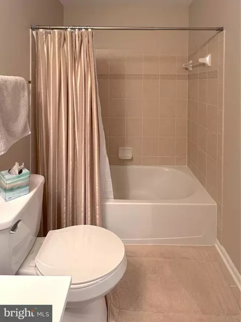 Bath - 29 Baltic Ln, Ranson, WV 25438 photo 6 of 6