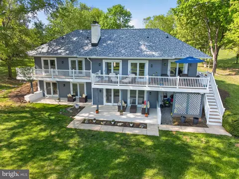 250 Meadow Ridge Dr, Shepherdstown, WV 25443