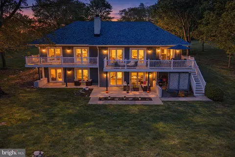 250 Meadow Ridge Dr, Shepherdstown, WV 25443