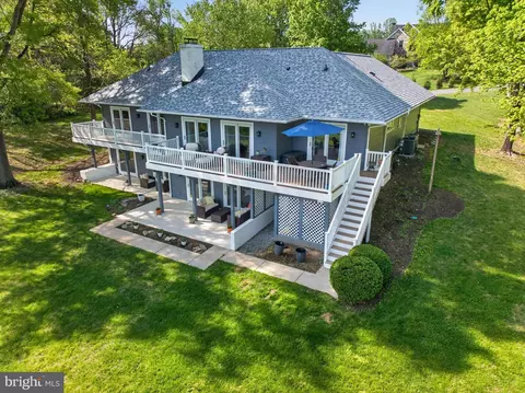 250 Meadow Ridge Dr, Shepherdstown, WV 25443