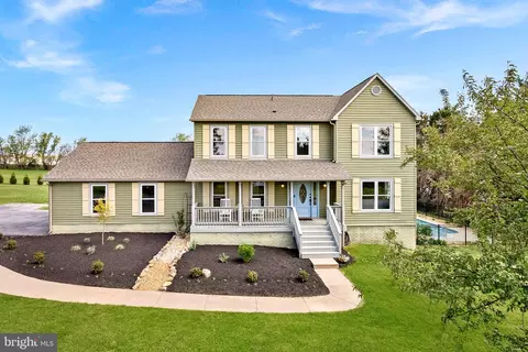 78 Fairview Dr, Charles Town, WV 25414