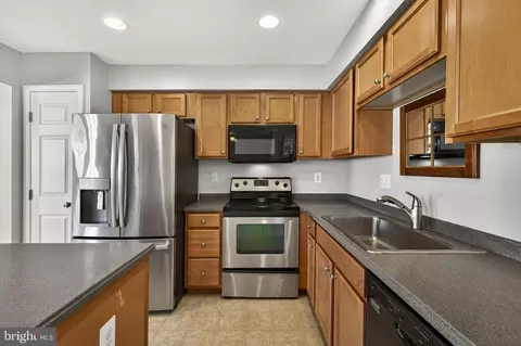 Kitchen - 1229 Mare St, Ranson, WV 25438 photo 4 of 8
