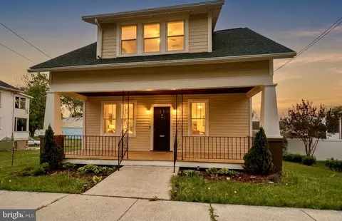 317 E 1st Ave, Charles Town, WV 25414