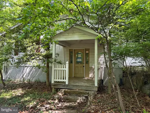 751 Johnnycake Ln, Harpers Ferry, WV 25425
