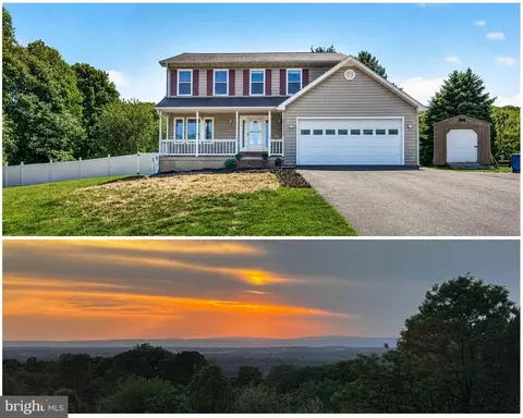 48 Persimmon Pear Ln, Harpers Ferry, WV 25425