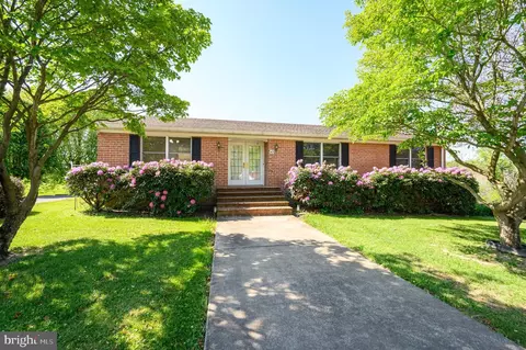 63 Brentwood Ct, Harpers Ferry, WV 25425