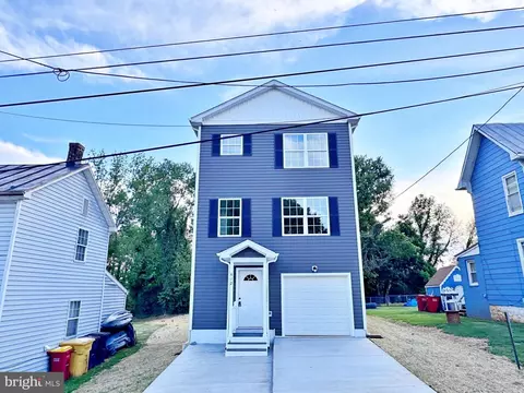 412 S Lawrence St, Charles Town, WV 25414