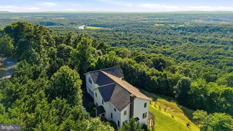 631 Wren Ln, Harpers Ferry, WV 25425