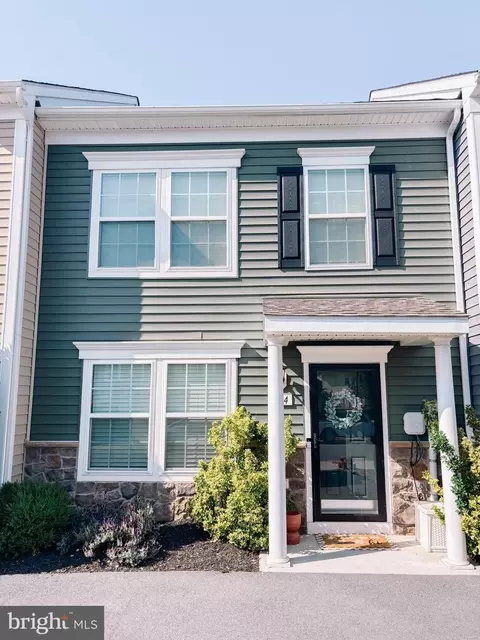 604 Thumper Dr, Ranson, WV 25438