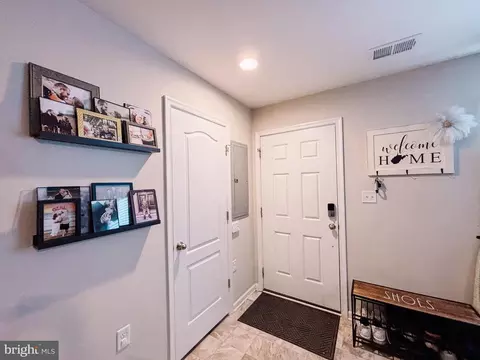 Entry Way - 604 Thumper Dr, Ranson, WV 25438 photo 2 of 6