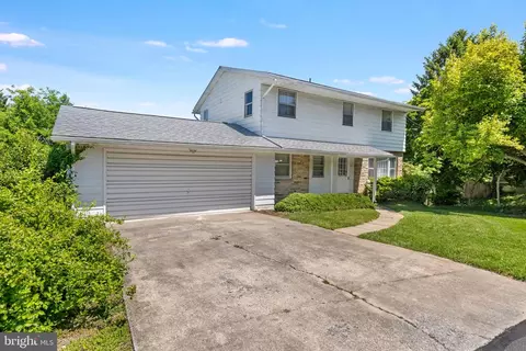 355 Pointfield Dr, Harpers Ferry, WV 25425