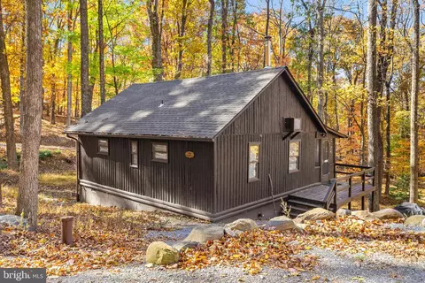 203 Honeysuckle Ln, Harpers Ferry, WV 25425