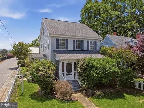 427 E Congress St, Charles Town, WV 25414