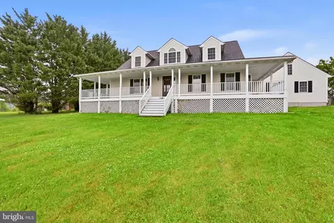 33 Eldridge Ln, Charles Town, WV 25414