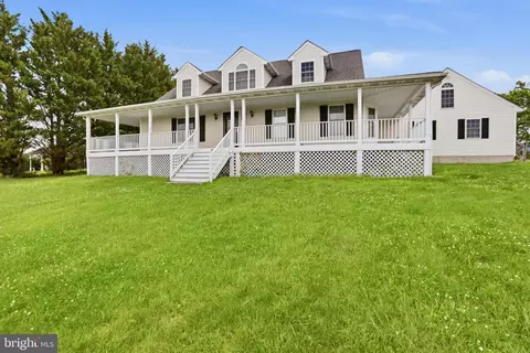 33 Eldridge Ln, Charles Town, WV 25414