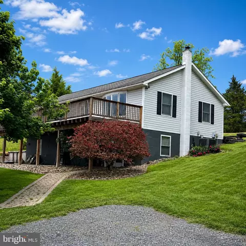 365 Shadowhawk Ln, Kearneysville, WV 25430