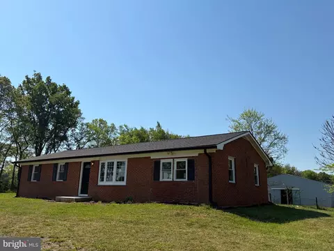 1381 Leetown Rd, Summit Point, WV 25446