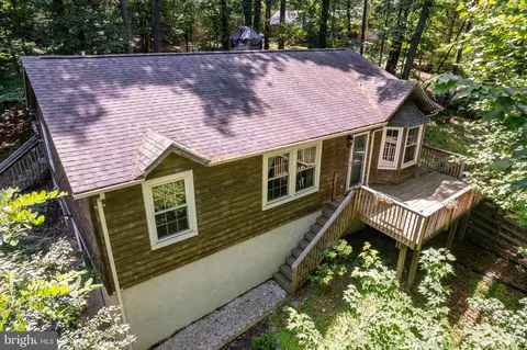 296 Sour Mash Rd, Harpers Ferry, WV 25425