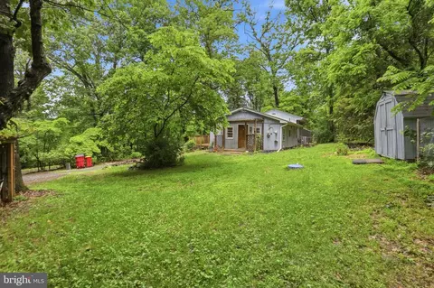 105 Rollison Rd, Harpers Ferry, WV 25425