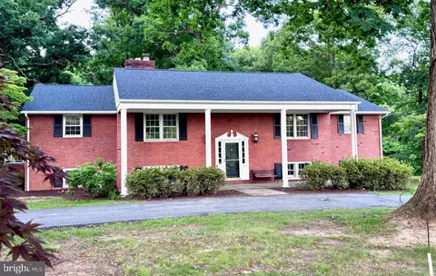 7627 Summit Point Rd, Charles Town, WV 25414