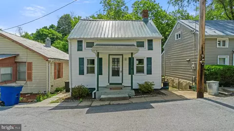 114 College St, Shepherdstown, WV 25443