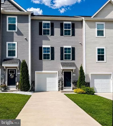 27 Tate Manor Dr, Charles Town, WV 25414