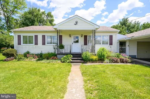 607 E Hunter St, Charles Town, WV 25414