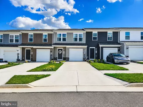 33 Apollo Rd, Charles Town, WV 25414