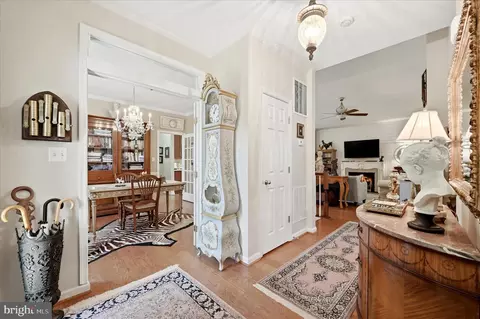 Entry Way - 25 Overbrook Rd, Ranson, WV 25438 photo 4 of 10