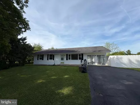 12 Homestead Ln, Ranson, WV 25438