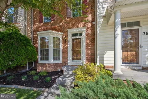 42 Payne St, Charles Town, WV 25414