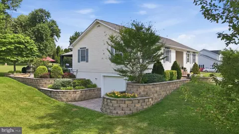 97 Veronica Ct, Charles Town, WV 25414