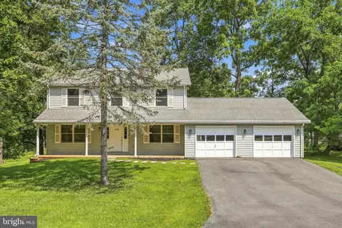 105 Fenway Dr, Charles Town, WV 25414