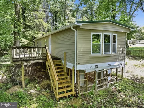 88 Campsite Ct, Harpers Ferry, WV 25425