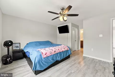 Bedroom - 305 E 11th Ave, Ranson, WV 25438 photo 4 of 4
