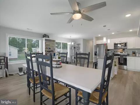 Dining - 305 E 11th Ave, Ranson, WV 25438 photo 3 of 3