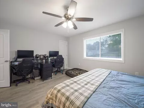 Bedroom - 305 E 11th Ave, Ranson, WV 25438 photo 6 of 7