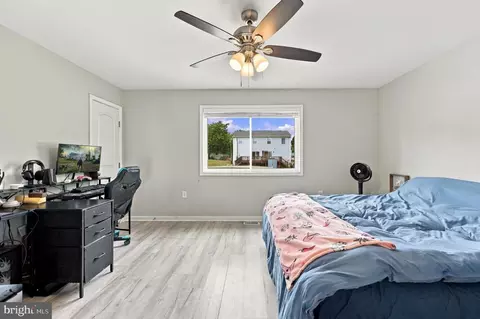 Bedroom - 305 E 11th Ave, Ranson, WV 25438 photo 3 of 4